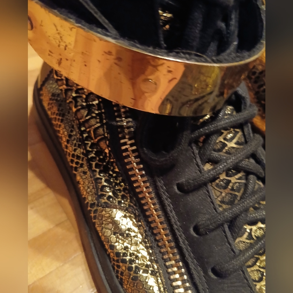Guiseppe Zanotti Black and Gold Phyton High-Top Sneakers.Size US9 - Picture 9 of 12